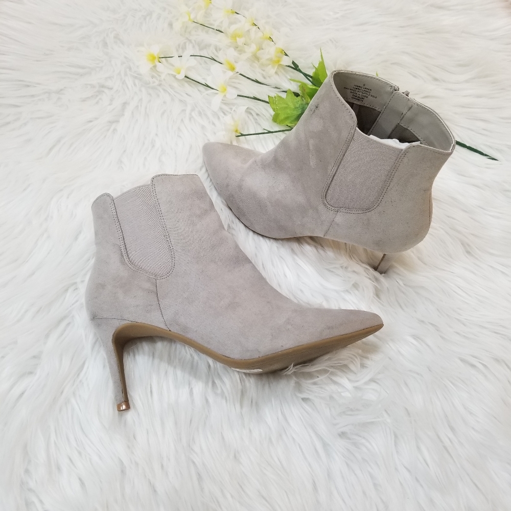 EXPRESS Pointed Faux Suede Heels Ankle Boots Light Gray Color SIZE 9.